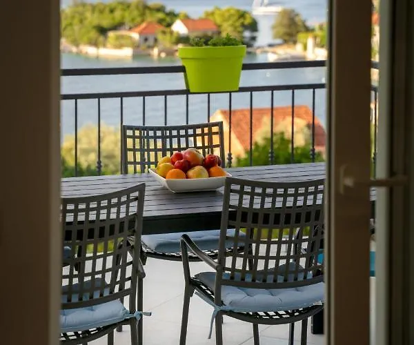 Roza アパート Prožura